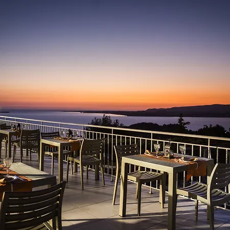 Dionysos Village Apartmanhotel Lászi