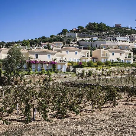 Lägenhetshotell Dionysos Village 4*